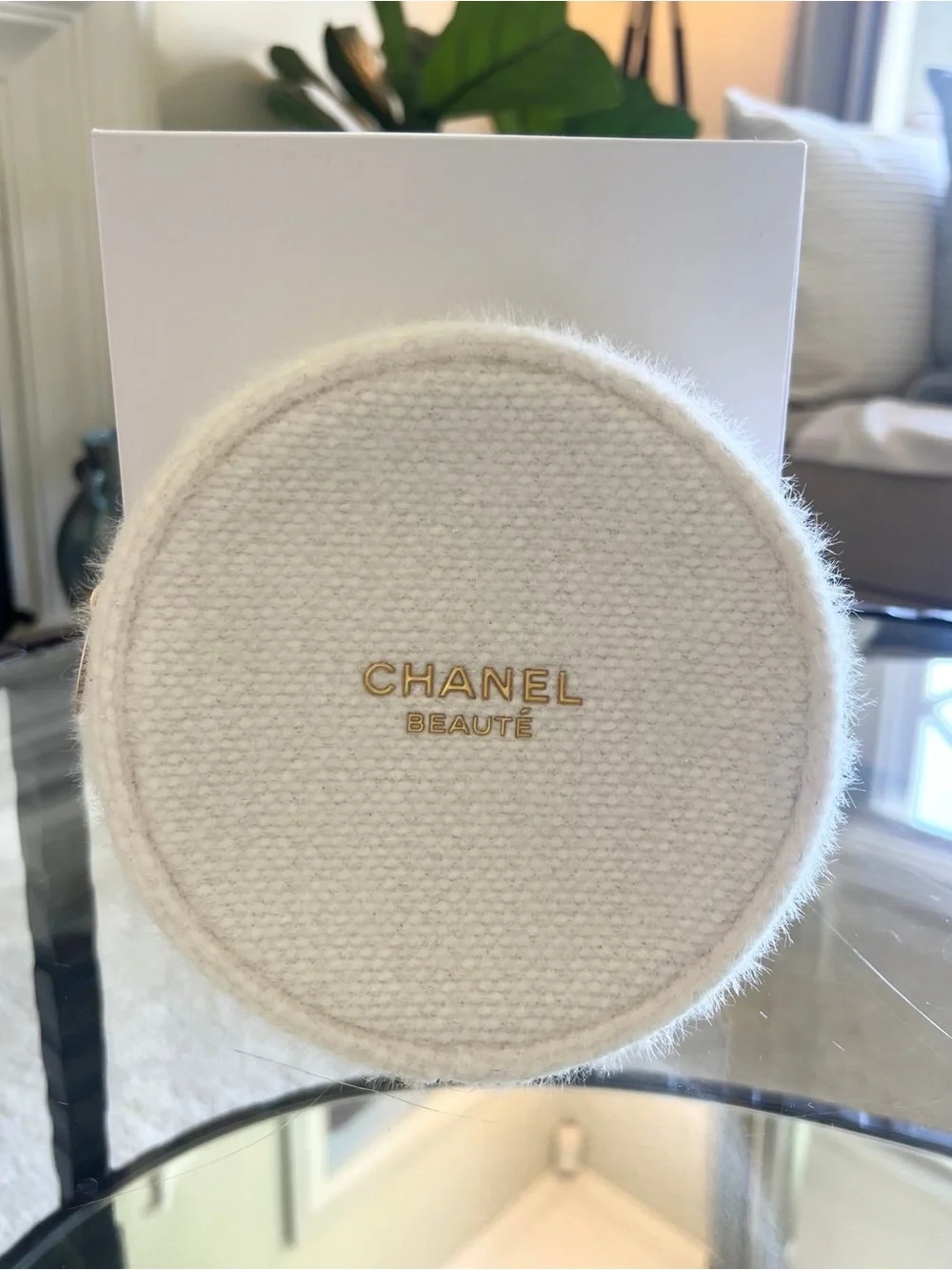 Chanel Beauté Round Zippy Pouch NWOT